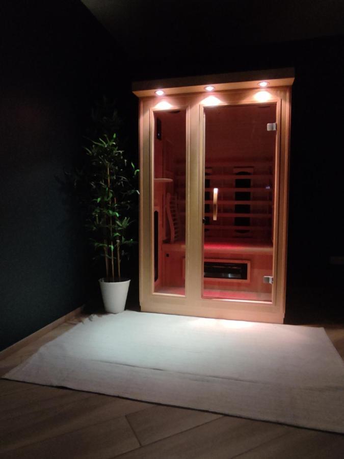 Celles  Gite A L'Ombre Du Clocher Avec Jacuzzi Et Sauna Privatifs المظهر الخارجي الصورة