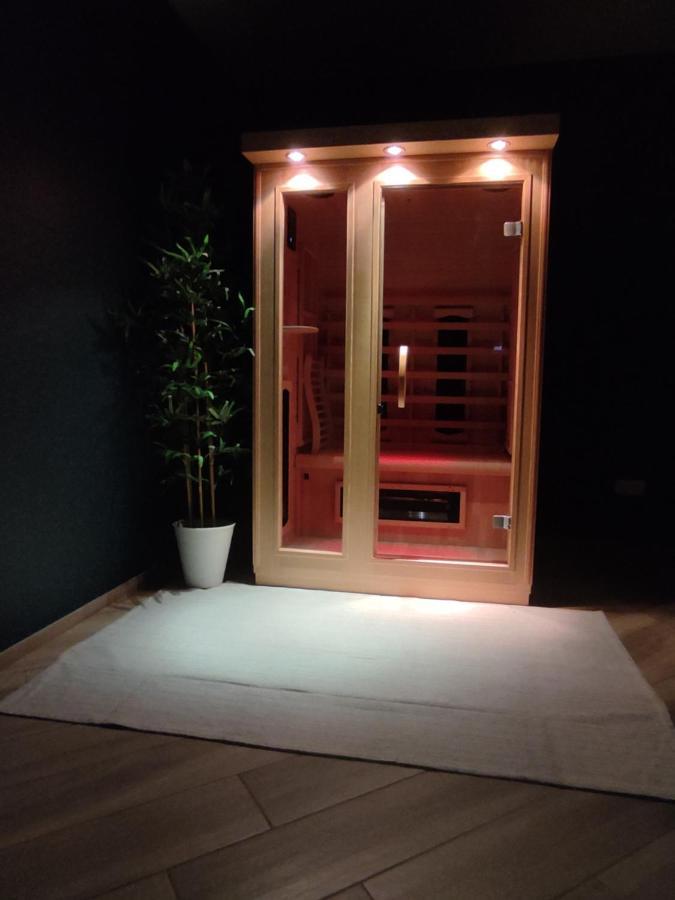 Celles  Gite A L'Ombre Du Clocher Avec Jacuzzi Et Sauna Privatifs المظهر الخارجي الصورة